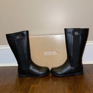 MICHAEL Michael Kors Girls Bow Boot Size 1